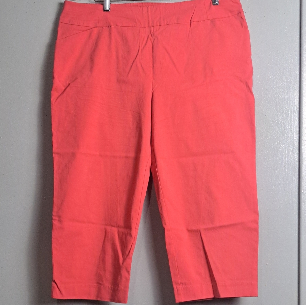 Penningtons Slightly Curvy Fit Women's Hot Pink Capris – Size 18 – Preowned